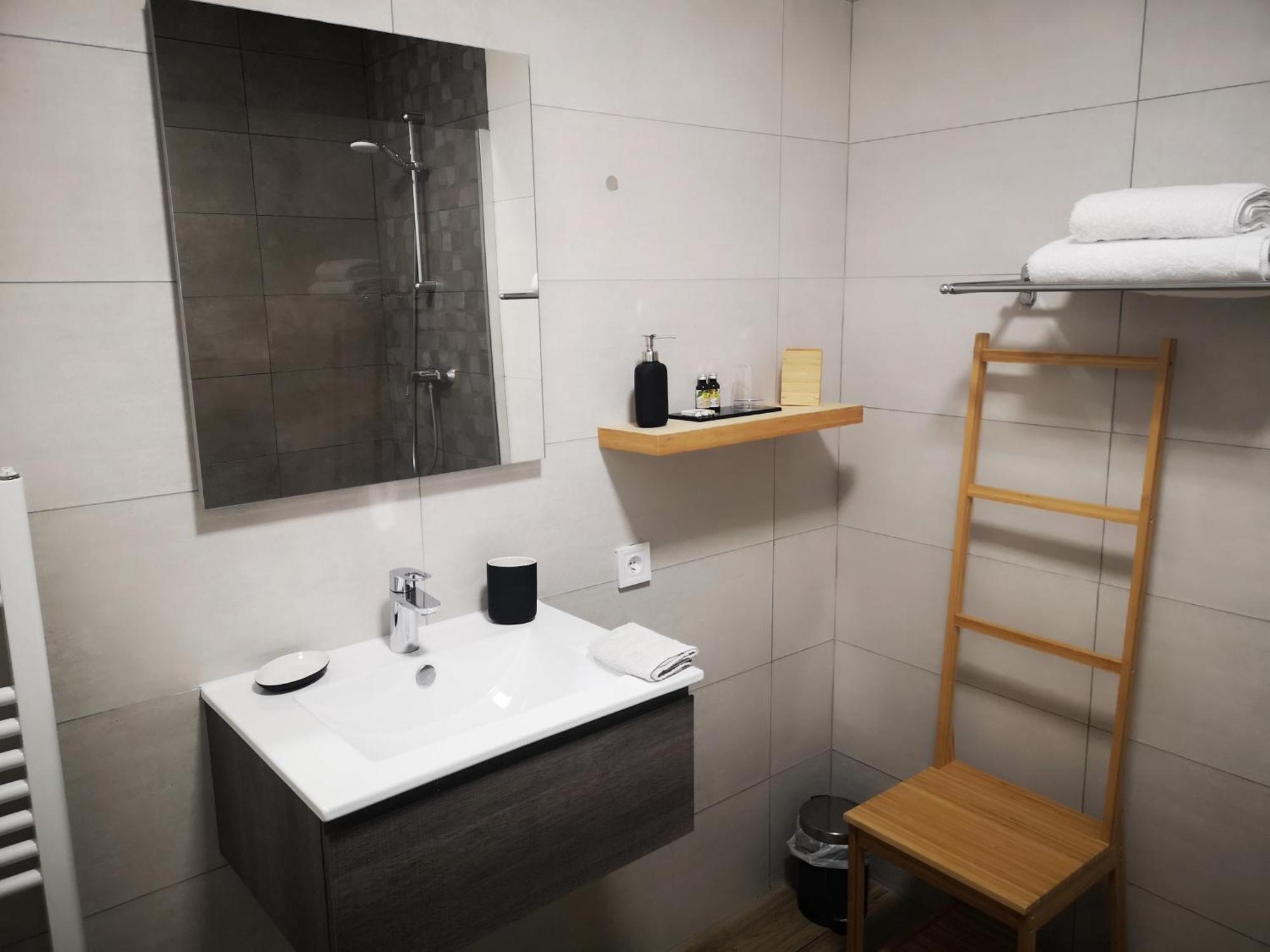 Logis-Hotel-Restaurant La Gentilhommiere Artres Εξωτερικό φωτογραφία