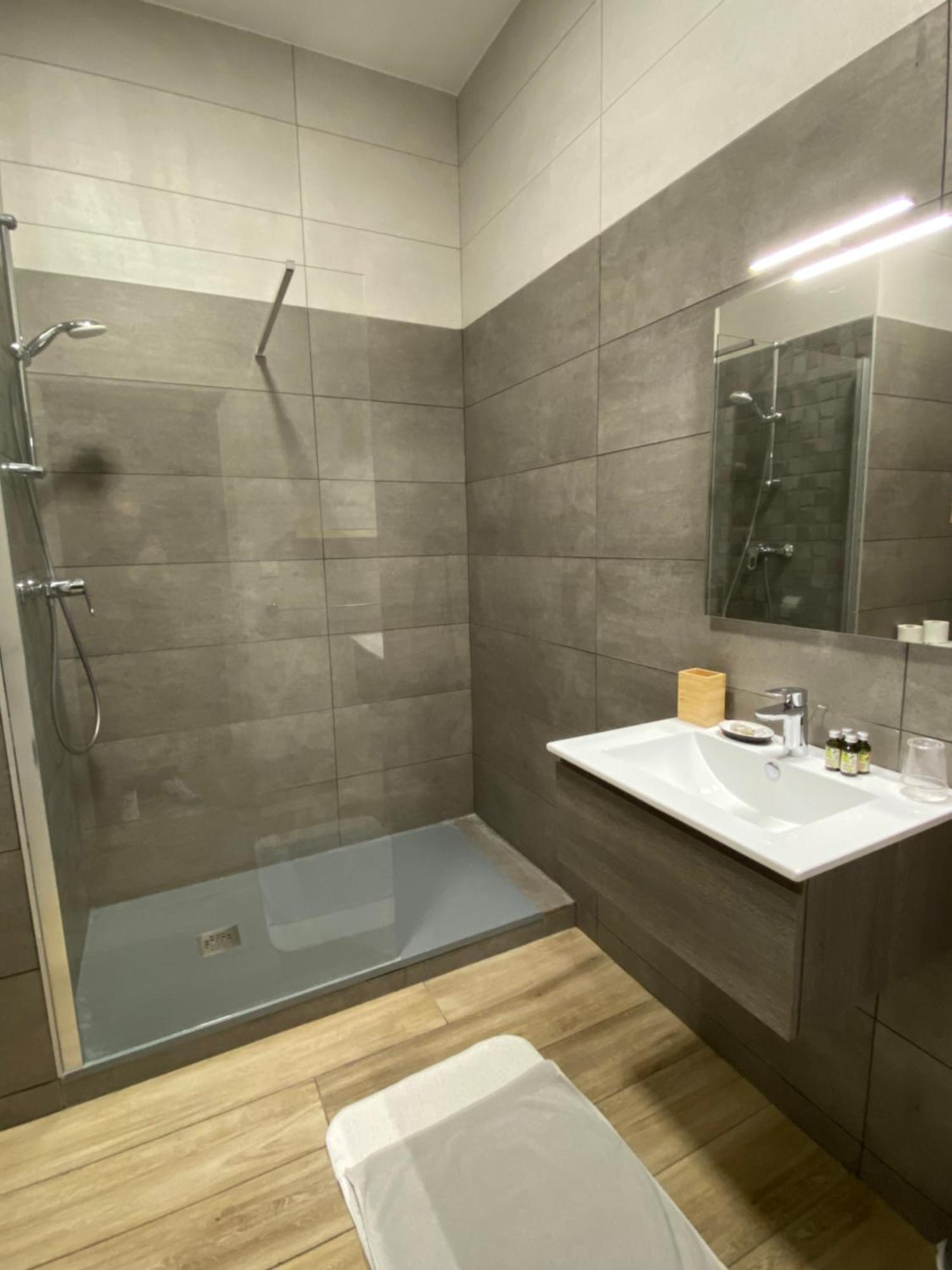 Logis-Hotel-Restaurant La Gentilhommiere Artres Εξωτερικό φωτογραφία